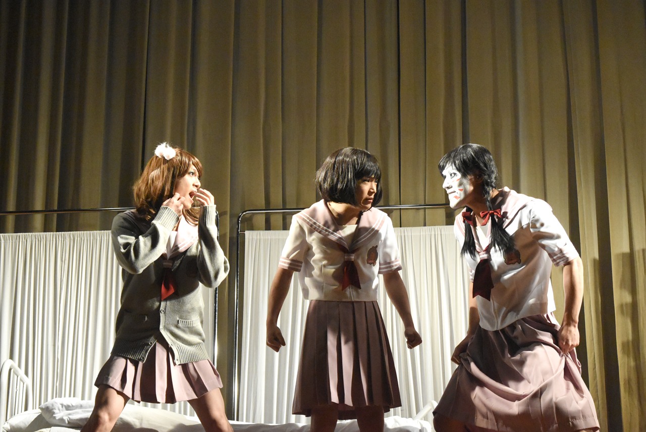 翔子（中央）の悩みを聞く、ゆたこ（左）とたる美（右）。