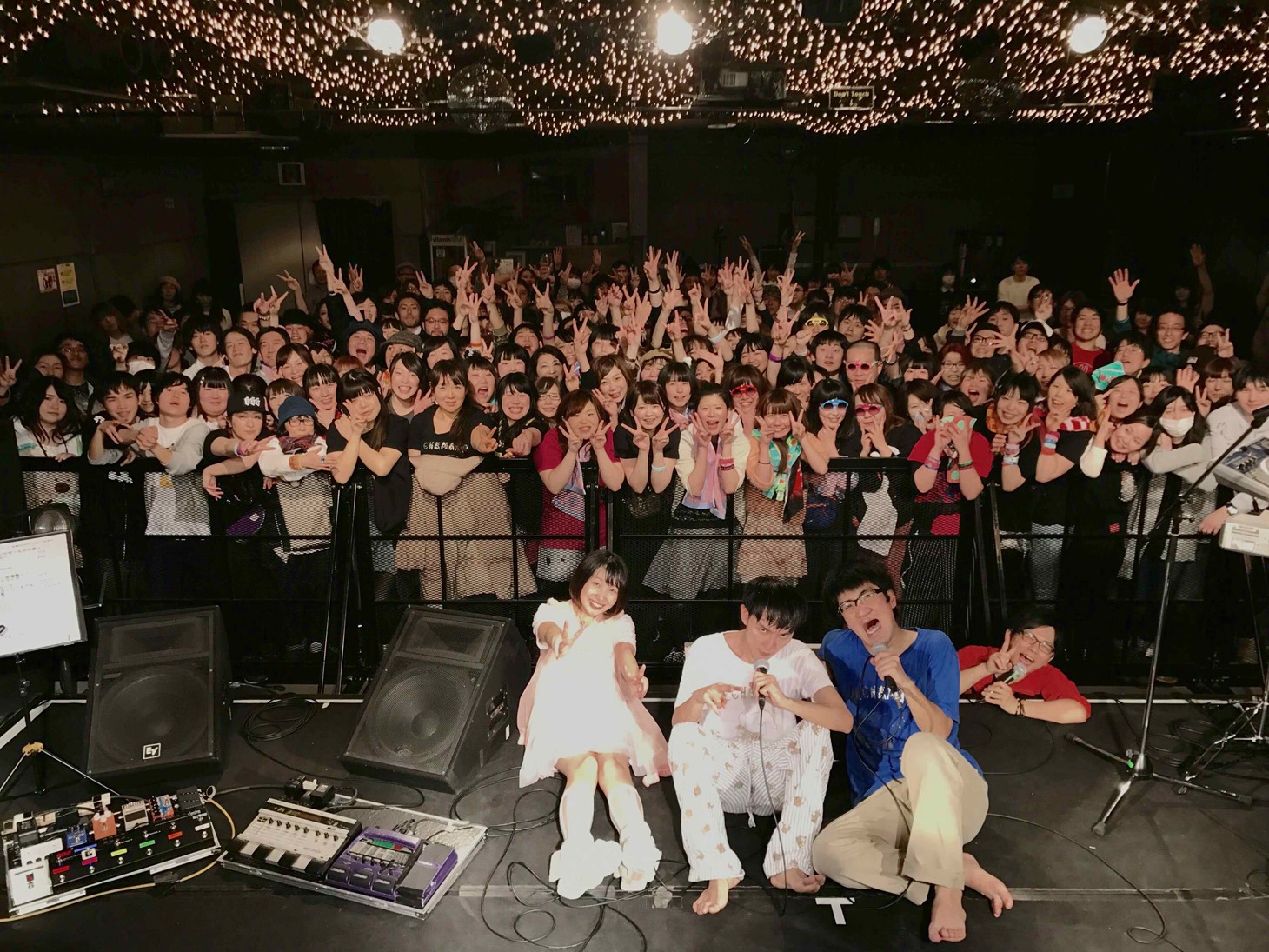 「めちゃ×2魔法を叶えてっ！ツアー」北海道・札幌KRAPS HALL公演の様子。
