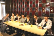 VIXXとカイ(左)。