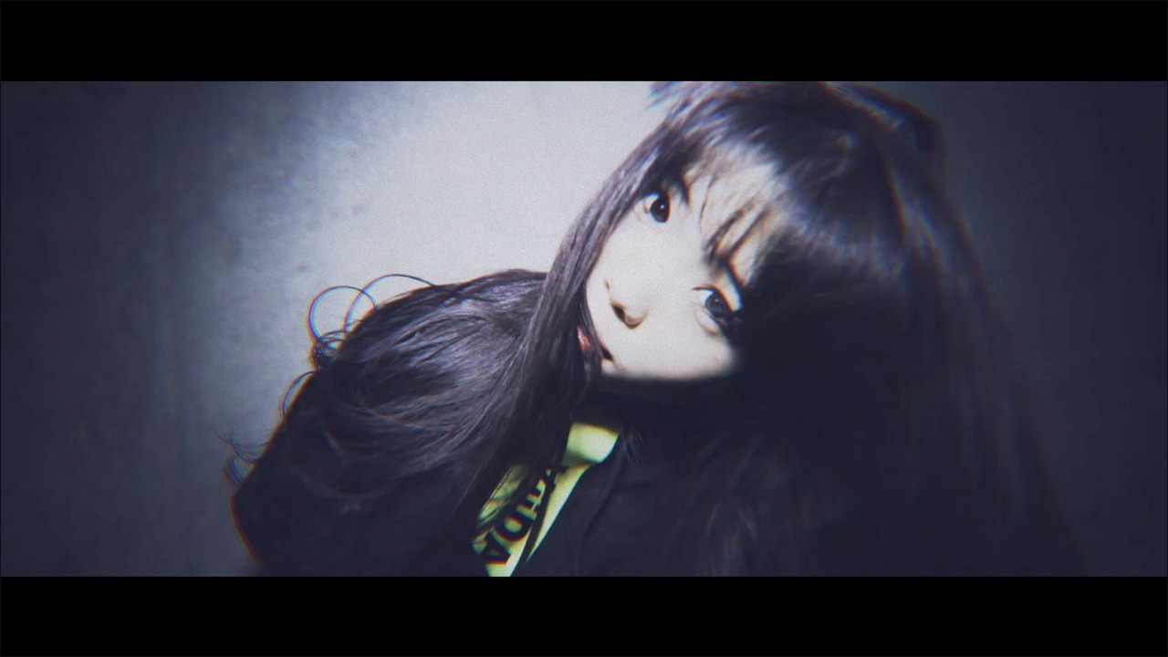 「TO THE END feat. アイナ・ジ・エンド（BiSH）」ミュージックビデオのワンシーン。