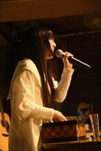 抽選番号を引く和田輪。