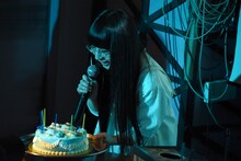 バースデーケーキのプレゼントに喜ぶ和田輪。