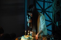 ケーキを見つめる和田輪。