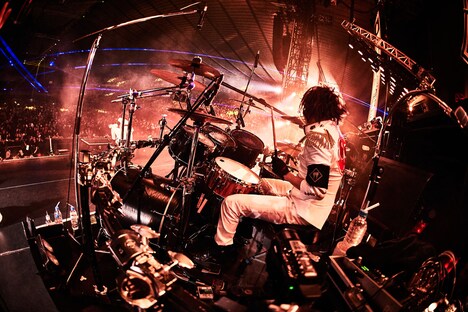 戒（Dr）（写真提供：Sony Music Records）