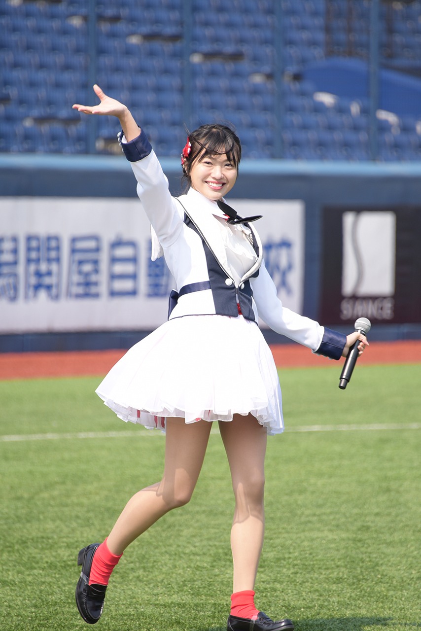 ウグイス嬢のアナウンスと共に入場する北原里英。