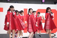 メジャーデビューシングル曲「青春時計」を披露するNGT48。
