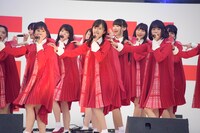 メジャーデビューシングル曲「青春時計」を披露するNGT48。