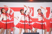 「ヘビーローテーション」を歌うNGT48。