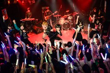 「THE 夏の魔物登場!!!TOUR FINAL 6人体制初ワンマンGIG」の様子。（撮影：岸田哲平）