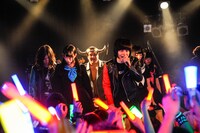 「THE 夏の魔物登場!!!TOUR FINAL 6人体制初ワンマンGIG」の様子。（撮影：岸田哲平）