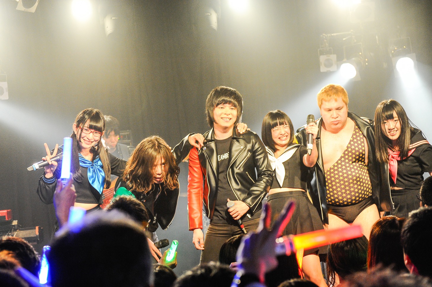 「THE 夏の魔物登場!!!TOUR FINAL 6人体制初ワンマンGIG」の様子。（撮影：岸田哲平）