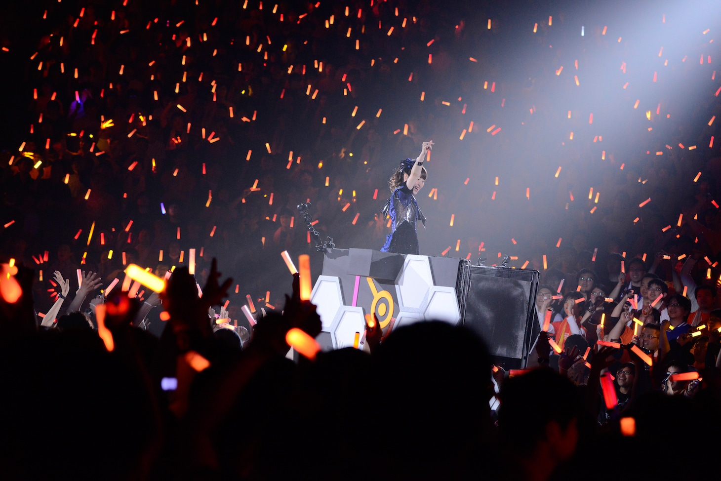 fripSide「fripSide LIVE TOUR 2016-2017 FINAL in Saitama Super Arena-Run for the 15th Anniversary-supported by animelo mix」の様子。
