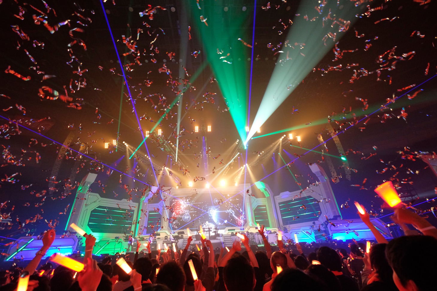 fripSide「fripSide LIVE TOUR 2016-2017 FINAL in Saitama Super Arena-Run for the 15th Anniversary-supported by animelo mix」の様子。