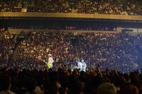 サブステージで演奏するWANIMA。（撮影：瀧本JON...行秀）