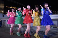 ときめき▽宣伝部「ときめき▽宣伝部～ときめき▽イエロー　永坂真心ラストライブ～」ららぽーと豊洲シーサイドデッキ メインステージ公演の様子。