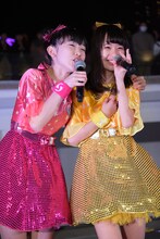 小泉遥香（左）と永坂真心（右）。