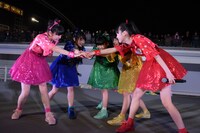 「ぴょんぴょん」を披露するときめき▽宣伝部。