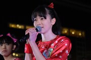 宣伝部員に思いを伝える坂井仁香。