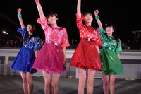 「ガンバ!!」を披露するときめき▽宣伝部。