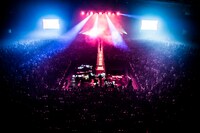 「TOUR 2017 break "THE END"」幕張メッセ国際展示場公演の様子。（撮影：浜野カズシ）