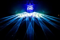 「TOUR 2017 break "THE END"」幕張メッセ国際展示場公演の様子。（撮影：浜野カズシ）