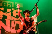 田邊駿一（Vo, G）（撮影：浜野カズシ）