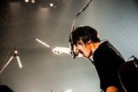 高村佳秀（Dr）（撮影：浜野カズシ）