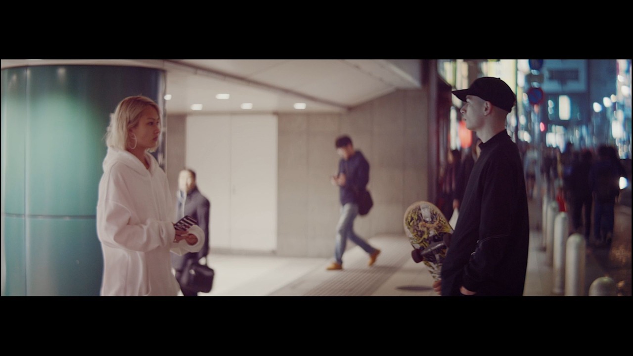 井上実優「Boogie Back」ミュージックビデオのワンシーン。