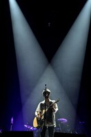 田邊駿一（Vo, G）（撮影：鈴木公平）