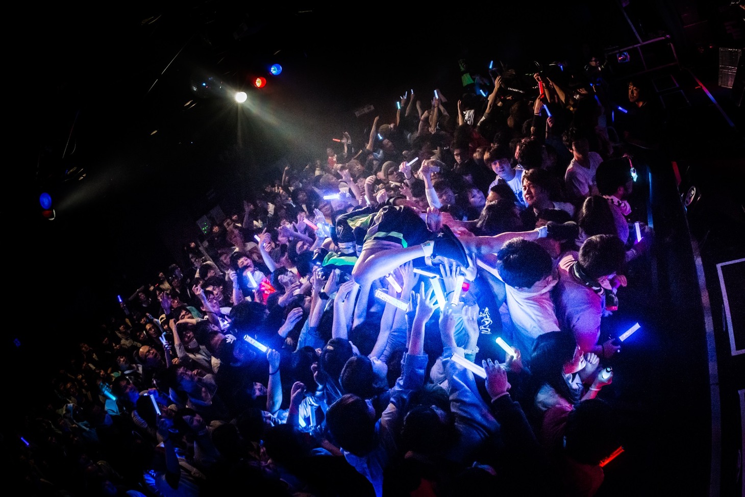 「孤独と逆襲～てえへんだ！底辺だ～ツアー」大阪・江坂MUSE公演の様子。（Photo by shinz）