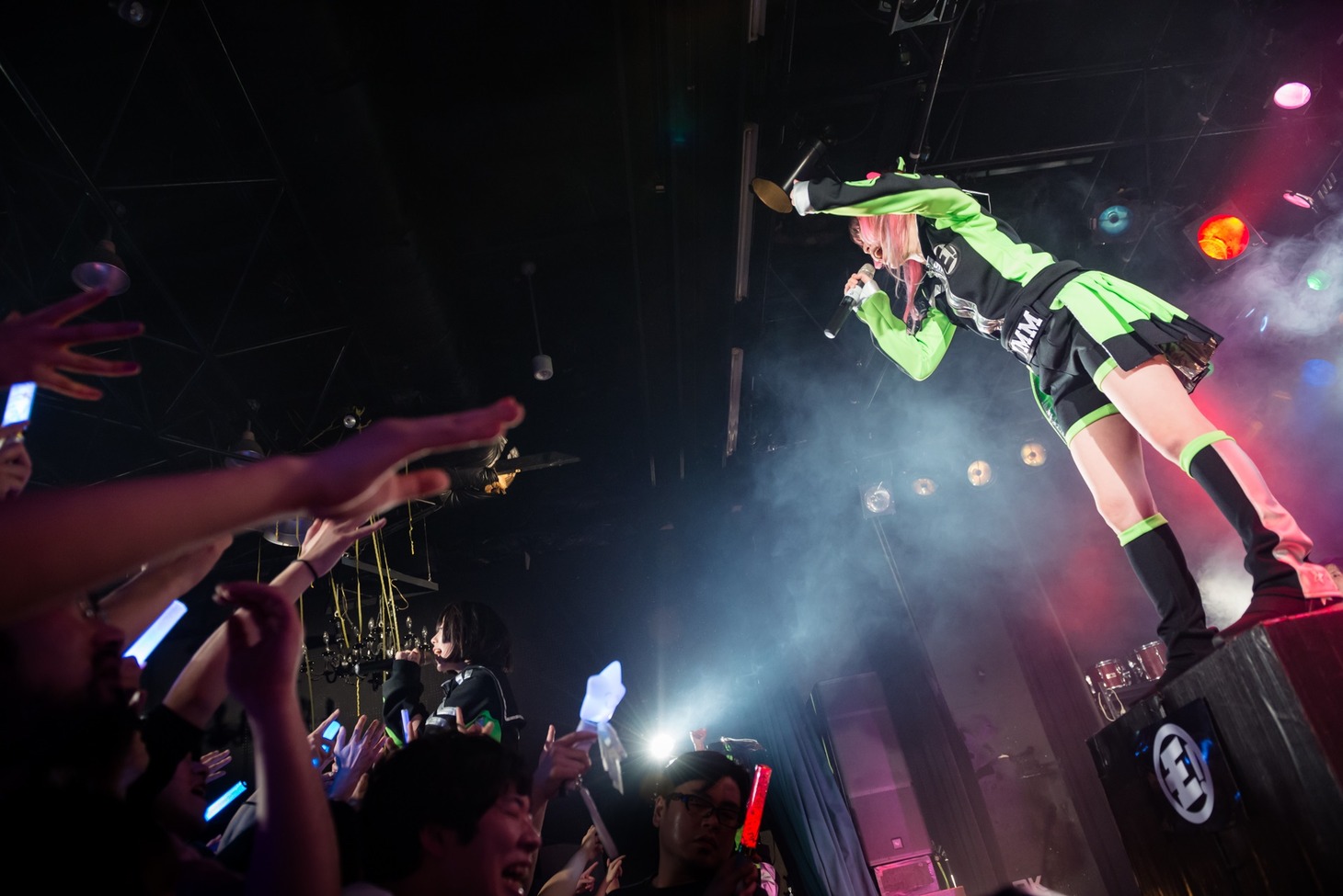 「孤独と逆襲～てえへんだ！底辺だ～ツアー」大阪・江坂MUSE公演の様子。（Photo by shinz）