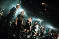 「孤独と逆襲～てえへんだ！底辺だ～ツアー」大阪・江坂MUSE公演の様子。（Photo by shinz）