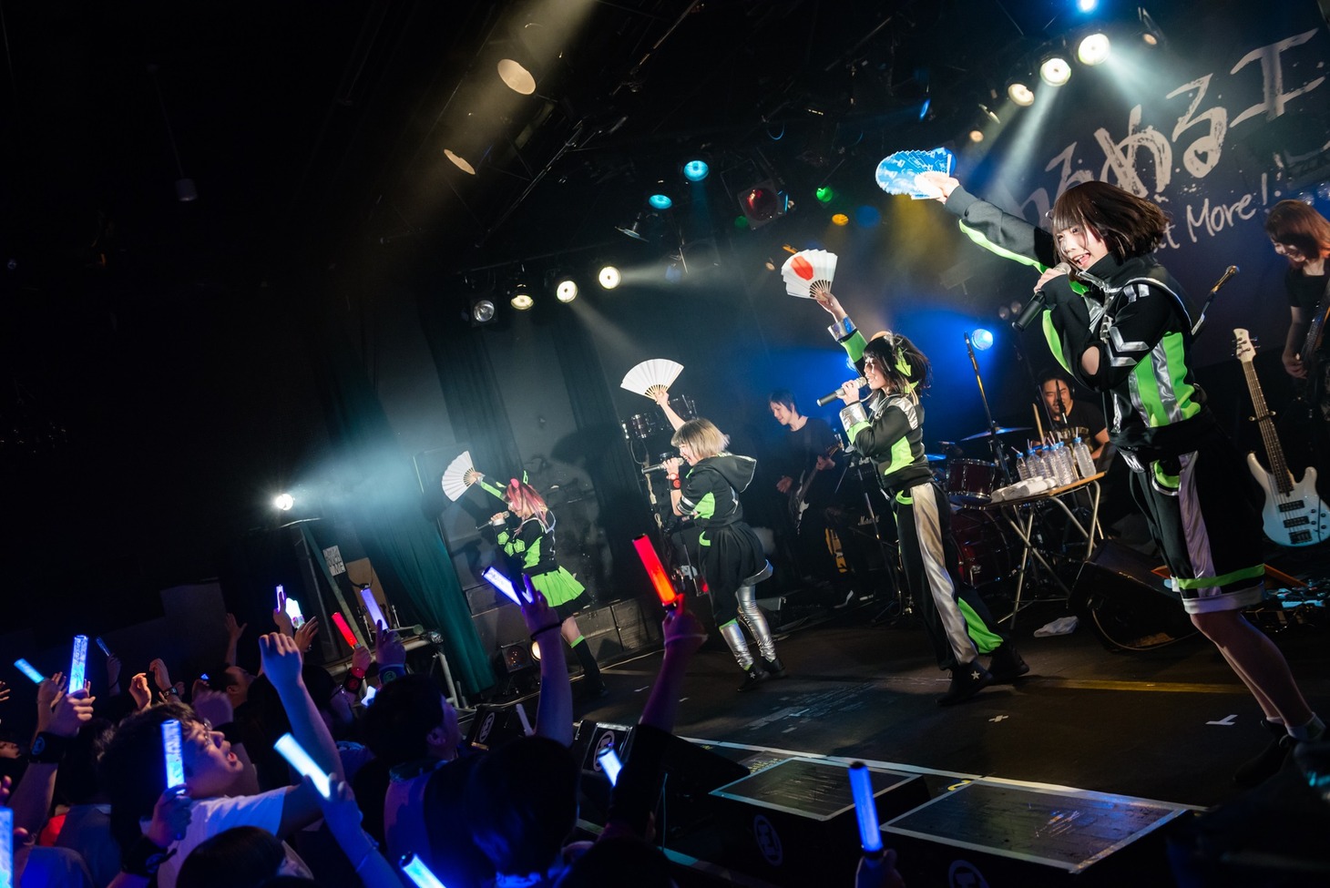 「孤独と逆襲～てえへんだ！底辺だ～ツアー」大阪・江坂MUSE公演の様子。（Photo by shinz）