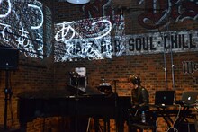 小林武史とコンタクトゴンゾによるパフォーマンスの様子。