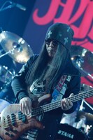 内田雄一郎（B）（撮影：コザイリサ）