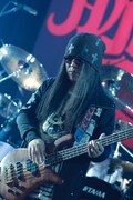 内田雄一郎(B)(撮影:コザイリサ)