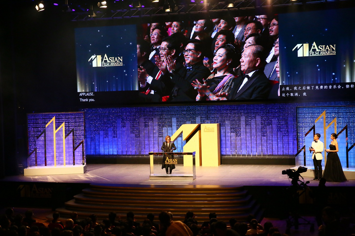 「アジア映画大賞」に登場したYOSHIKI。