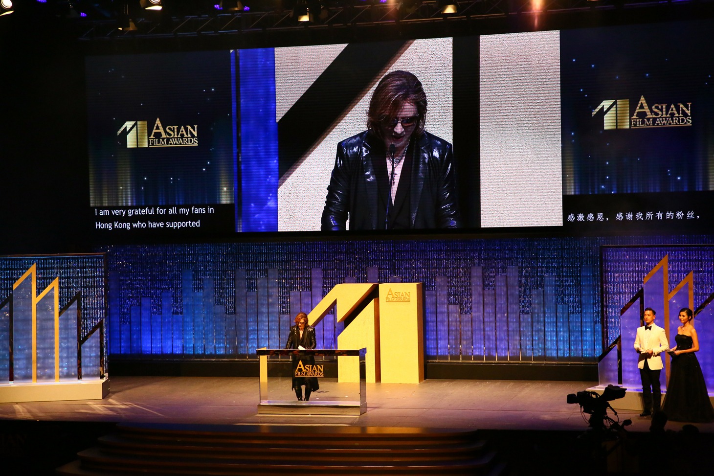 「アジア映画大賞」に登場したYOSHIKI。