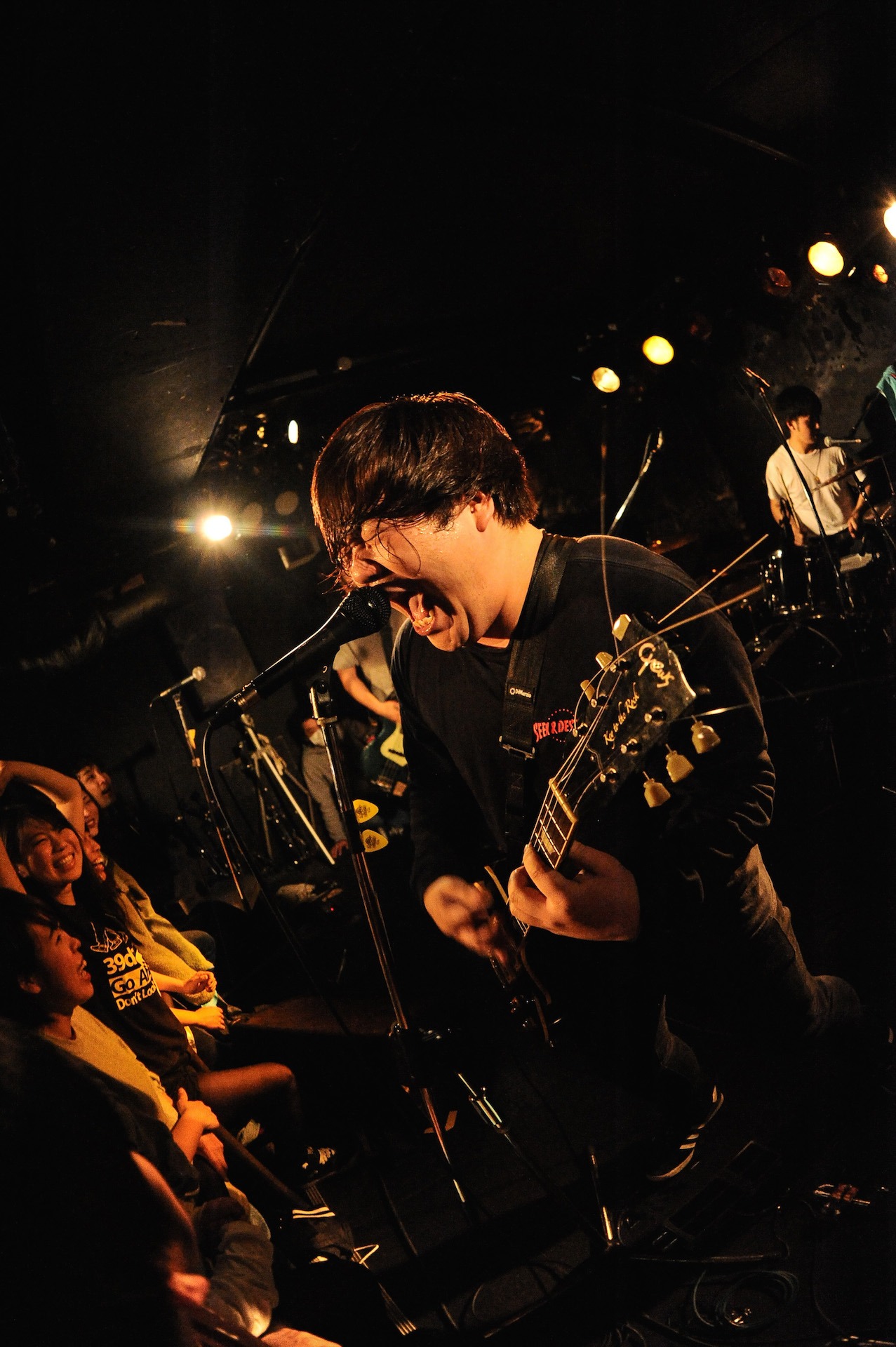 バンドウナオト（G, Vo / 39degrees）（Photo by MASANORI FUJIKAWA）