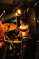 ワタナベバク（Dr, Cho / 39degrees）（Photo by MASANORI FUJIKAWA）