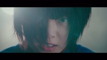 欅坂46「不協和音」ミュージックビデオのワンシーン。