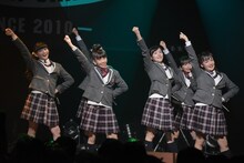 さくら学院「The Road to Graduation 2016 ～放課後アンソロジー レッツ スタンディング～」TSUTAYA O-EAST公演の様子。