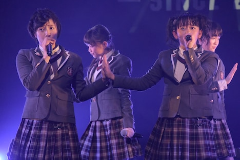 左から倉島颯良、黒澤美澪奈。