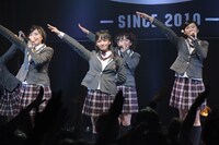 左から倉島颯良、山出愛子、黒澤美澪奈、岡田愛。