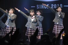 左から倉島颯良、山出愛子、黒澤美澪奈、岡田愛。