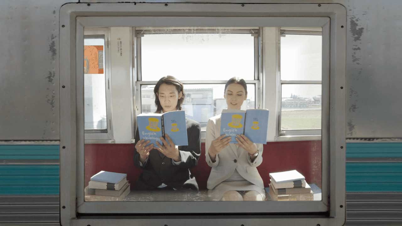 駅すぱあとオリジナルCM動画「新気流に乗って」のワンシーン。