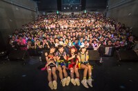 フィロソフィーのダンス「Do The Strand VOL2」東京・WWW公演記念撮影の様子。（Photo by morookamanabu）