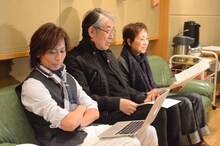 左からつんく♂、松本隆、クミコ。