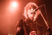 片桐航（Vo, G）（撮影：佐藤祐介）