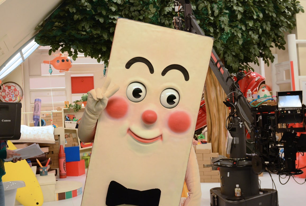 カメラに向かってピースをするPちゃん。 - 藤原さくら×春風亭昇々